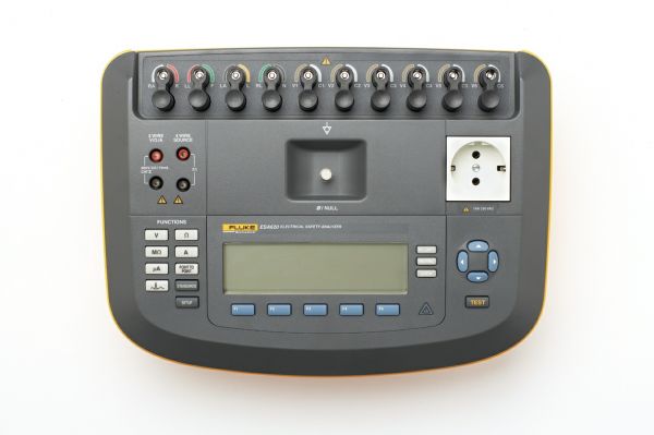 Tester elektrické bezpečnosti ESA 620